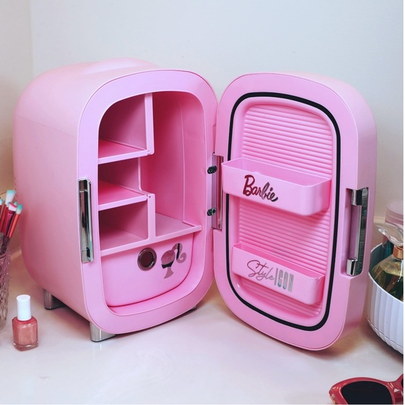 Barbie Cosmetics Fridge - Picture 5 of 6